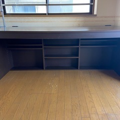 オフィスデスク　交渉中の画像