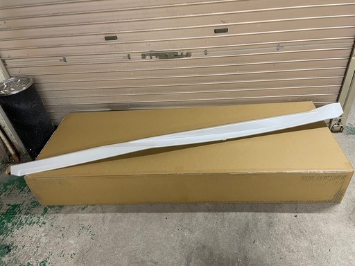 モデリスタ 60 プリウス　新品未使用右サイドスカートと右サイドガーニッシュ