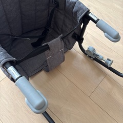 背もたれ付きテーブルチェア（クールグレイ）の画像