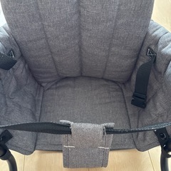 背もたれ付きテーブルチェア（クールグレイ）の画像