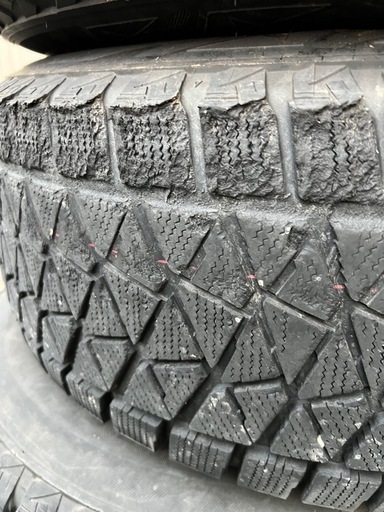 265/70R15 Hilux ホイールとスタッドレスタイヤ
