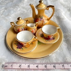 ミニチュア陶器ティーセットの画像