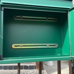 緑のポスト(フェンス取り付け用)の画像