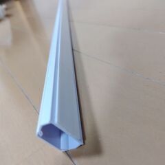 配線カバーモール(テープ付) ３号 1m ホワイトの画像