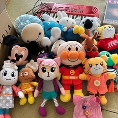 
ぬいぐるみ、電子ピアノ、パズル、絵本とおもちゃ等の画像