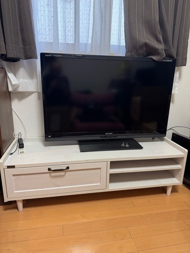 白のテレビ台