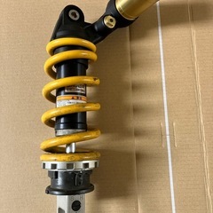 タンク別体モノサス