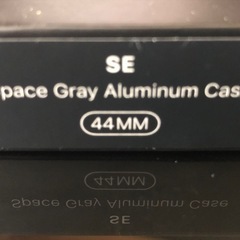 Apple Watch SE 44mm NIKE GPSモデル スペースグレー ナイキ アップルウの画像