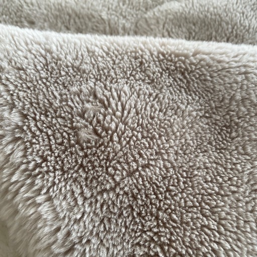 ラビットタッチ毛布ダブル（ニトリ）