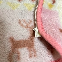 女の子 トナカイ柄 フリースベスト スリーパーの画像