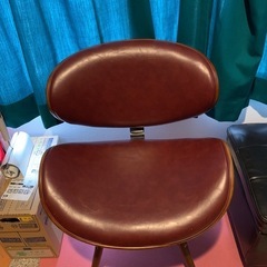 曲げ木のチェアの画像