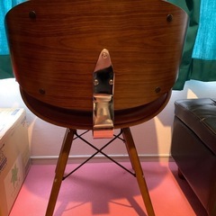曲げ木のチェアの画像