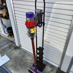 【配送費込】ダイソンV10Fluffy◇スタンド付き◇アタッチメ...