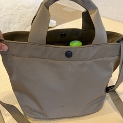 UNIQLO ショルダーバッグ　ベージュの画像