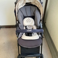 Combiベビーカー　新生児から使える