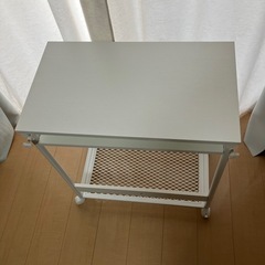 【受け渡し者決定】真っ白なパソコンワゴンの画像