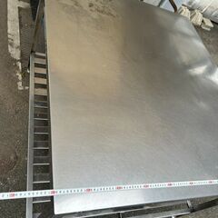 【モノマニア四日市】【引き取り限定】 作業台 幅1300×奥行1100×850 ステンレス台 業務用 店舗用品 飲食店 厨房用品 中古 現状品の画像
