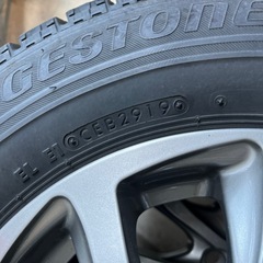 ブリヂストン スタッドレスタイヤ BLIZZAK VRX 145/80R13 2019年製 の画像