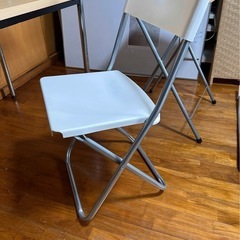 人気のIKEAの折りたたみ椅子一台
