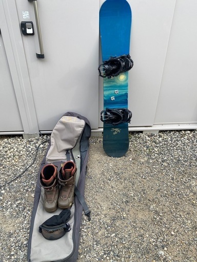 お薦め品‼️ メンズスノーボードセットの出品です。 ボード/ビンディング/ブーツ/ ゴーグル/ケース税込14800円