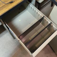 【決まりました】スチール製の事務机 デスク の画像
