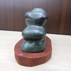 鑑賞石 青虎石 水石 詳細不明 重量 約615g 台座付き オブジェ インテリア 置物 苫小牧西店の画像