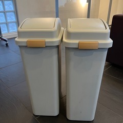 あげます。スイング蓋付きゴミ箱2個セット