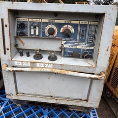 新ダイワ エンジン溶接機 発電機溶接機 防音型 DGW190M/EGW150M/SVW150S(ジャンク)の画像