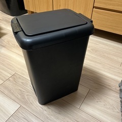 ゴミ箱の画像