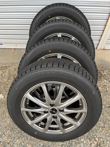 ブリヂストン スタッドレス VRX 185/60R15 2019年49週製造 中古バリ山！