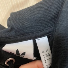 adidas パーカーの画像