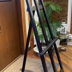 絵を飾っていた大きめのイーゼルの画像