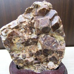 鑑賞石 天然石 鉱物 詳細不明 重量 約1,207g 台付き オブジェ インテリア 置物 現状品 苫小牧西店の画像