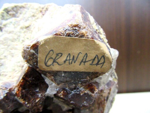鑑賞石 天然石 鉱物 詳細不明 重量 約1,207g 台付き オブジェ インテリア 置物 現状品 苫小牧西店