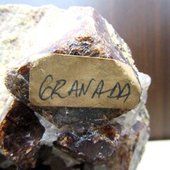 鑑賞石 天然石 鉱物 詳細不明 重量 約1,207g 台付き オブジェ インテリア 置物 現状品 苫小牧西店の画像