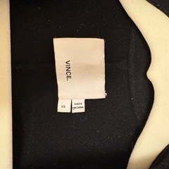 Vince 黒コートの画像