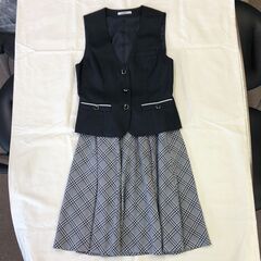【新品・未使用】ルミディ ベスト 紺色 レディース