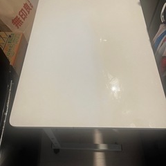 高さ調整可能テーブルの画像