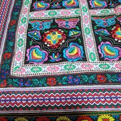 刺繍ラグの画像
