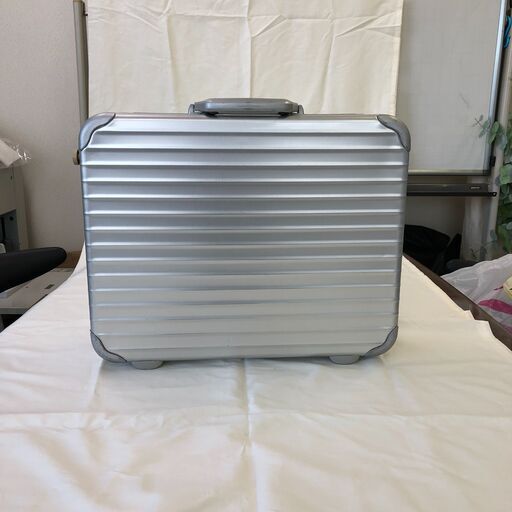 【値下げしました】【RIMOWA】リモワ アタッシュケース 19ℓ シルバー