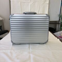 【値下げしました】【RIMOWA】リモワ アタッシュケース 19ℓ シルバー