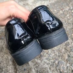 リボン ローファー フリンジ エナメル 合皮 黒 ブラックの画像