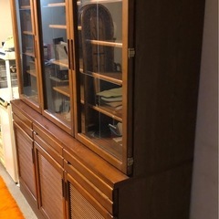 食器棚の画像