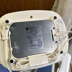 東芝電気保温バスケットHWB90(W)ホワイト昭和レトロ家電の画像