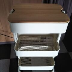 IKEAワゴン　ロースコグ（天板付き）