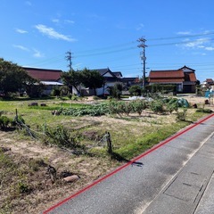 平屋をリフォーム中。広々した敷地。家庭菜園用の畑 − 島根県