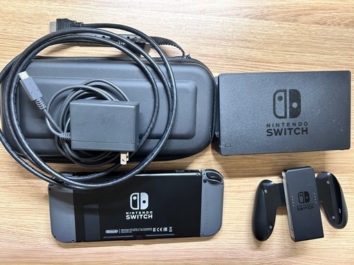 Nintendo Switch 本体
