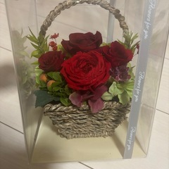 プリザーブドフラワー🌹赤い薔薇バスケットアレンジメントの画像