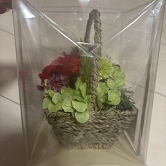 プリザーブドフラワー🌹赤い薔薇バスケットアレンジメントの画像