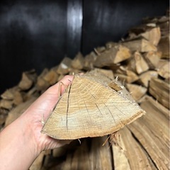 高品質な薪 (ナラ) 50kgの画像